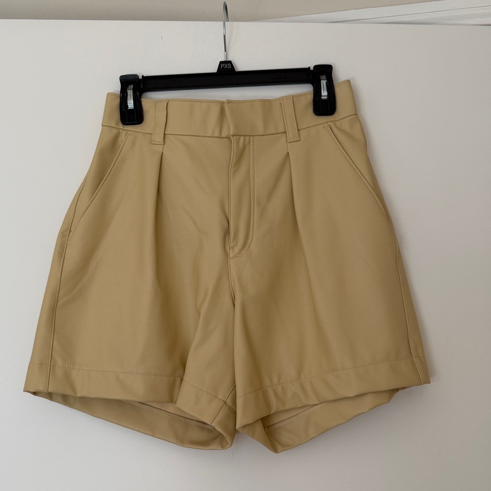 Abercrombie & Fitch Butter Yellow Shorts Vegan Leather Spring Size Medium